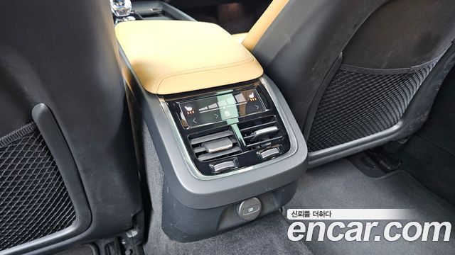 Volvo V60 2023 — photo 25
