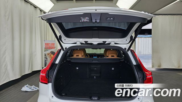 Volvo V60 2023 — photo 26