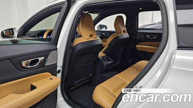 Volvo V60 2023 — photo 16