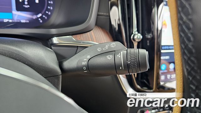 Volvo V60 2023 — photo 27