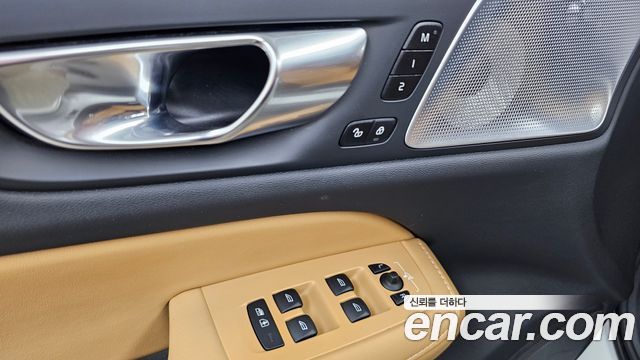 Volvo V60 2023 — photo 28