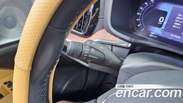 Volvo V60 2023 — photo 29