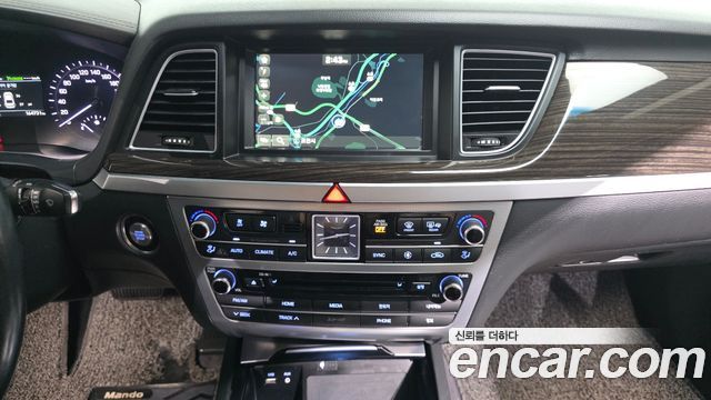 Genesis G80 2018 — photo 21