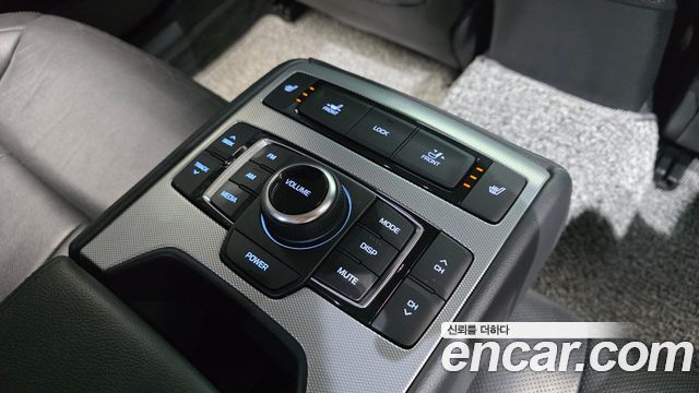 Genesis G80 2018 — photo 33