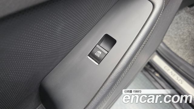 Genesis G80 2018 — photo 35