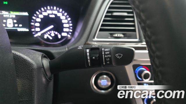 Genesis G80 2018 — photo 36