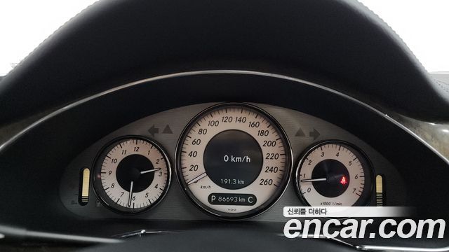 Mercedes-Benz CLS-Class 2009 — photo 8