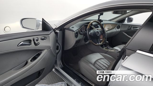 Mercedes-Benz CLS-Class 2009 — photo 10