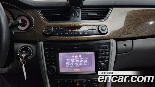 Mercedes-Benz CLS-Class 2009 — photo 13