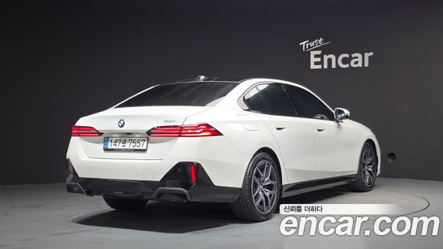 BMW 5-Series 2026 — photo 2