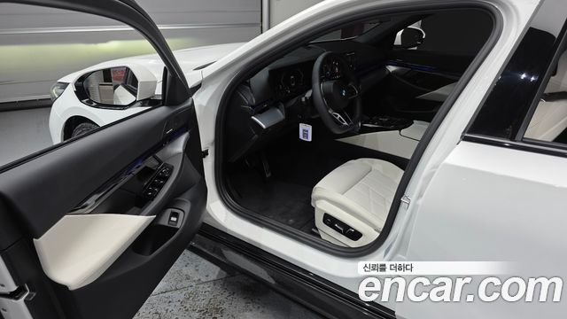 BMW 5-Series 2026 — photo 10