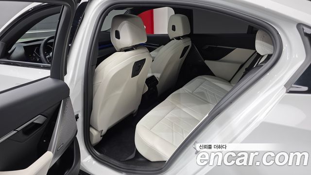 BMW 5-Series 2026 — photo 11