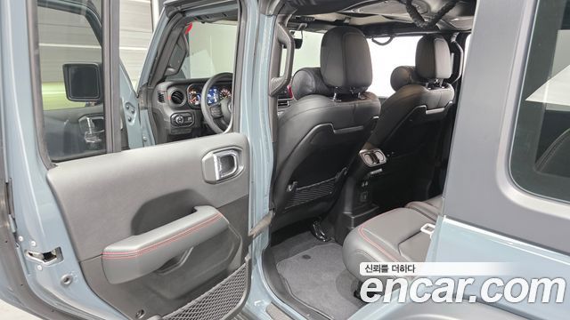 Jeep Wrangler 2025 — photo 11
