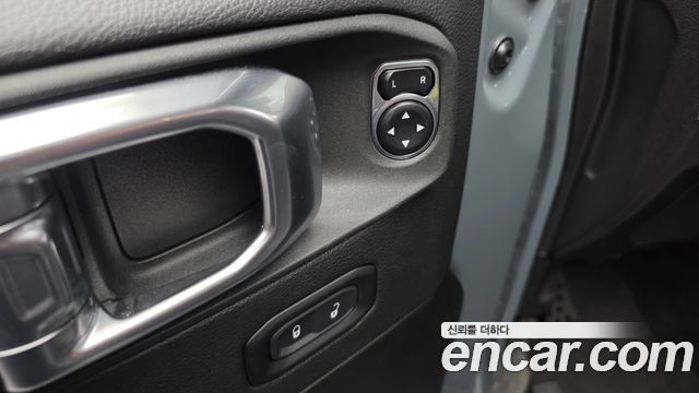 Jeep Wrangler 2025 — photo 13