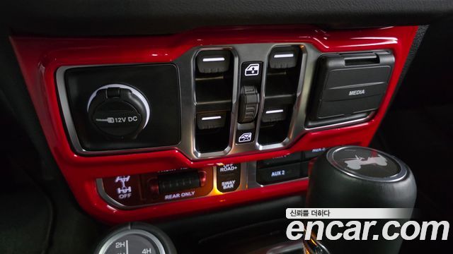 Jeep Wrangler 2025 — photo 18