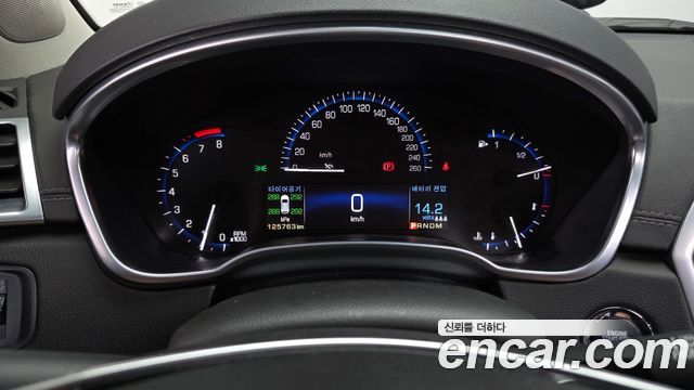 Cadillac SRX 2015 — photo 8