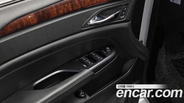 Cadillac SRX 2015 — photo 16