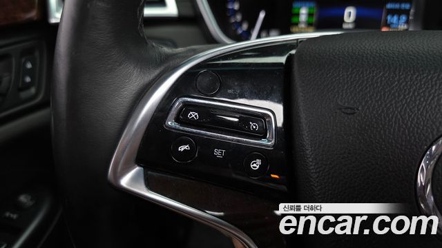 Cadillac SRX 2015 — photo 17