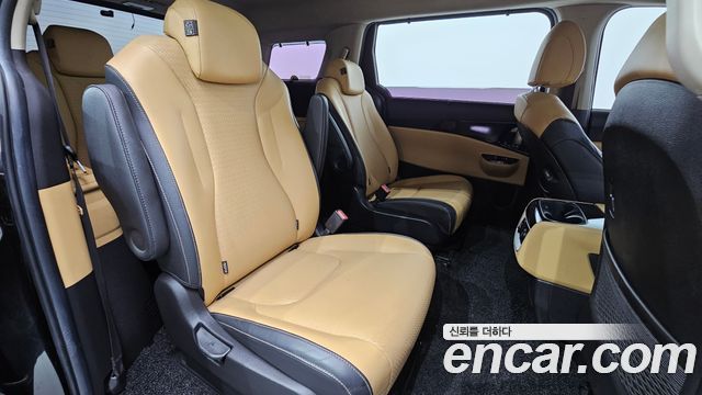 Kia Canival 2021 — photo 23