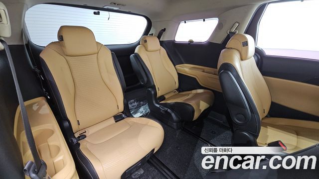Kia Canival 2021 — photo 24