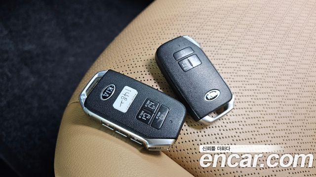 Kia Canival 2021 — photo 35