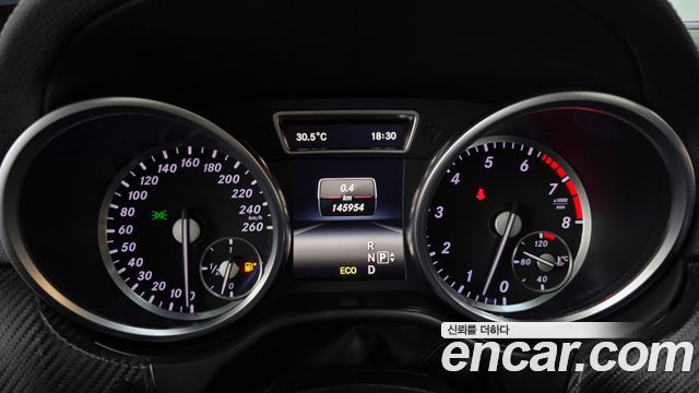 Mercedes-Benz GL-Class 2016 — photo 8