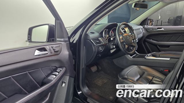 Mercedes-Benz GL-Class 2016 — photo 10