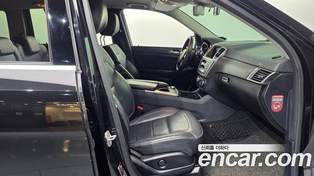 Mercedes-Benz GL-Class 2016 — photo 11