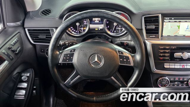 Mercedes-Benz GL-Class 2016 — photo 13