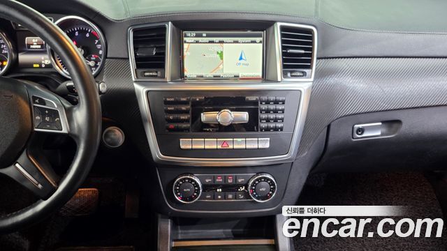 Mercedes-Benz GL-Class 2016 — photo 14