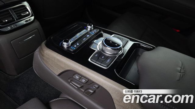 Genesis G90 2019 — photo 18