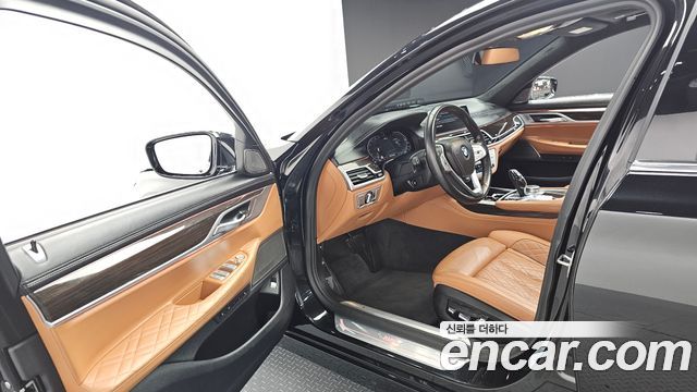 BMW 7-Series 2020 — photo 10