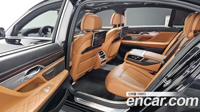 BMW 7-Series 2020 — photo 11