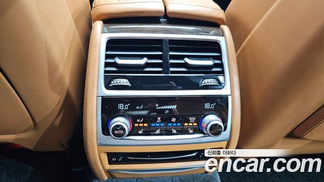 BMW 7-Series 2020 — photo 19