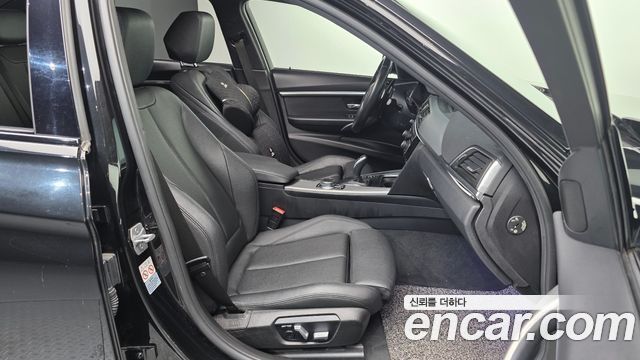 BMW 3-Series 2018 — photo 11