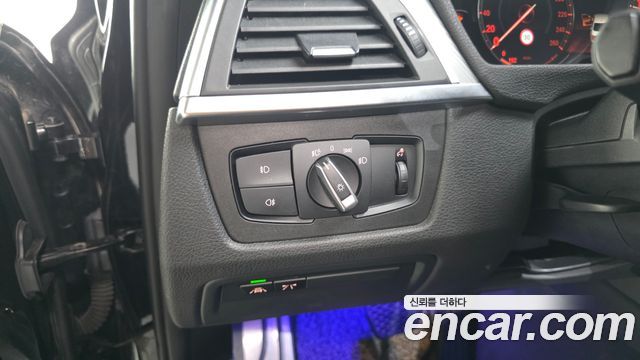 BMW 3-Series 2018 — photo 18