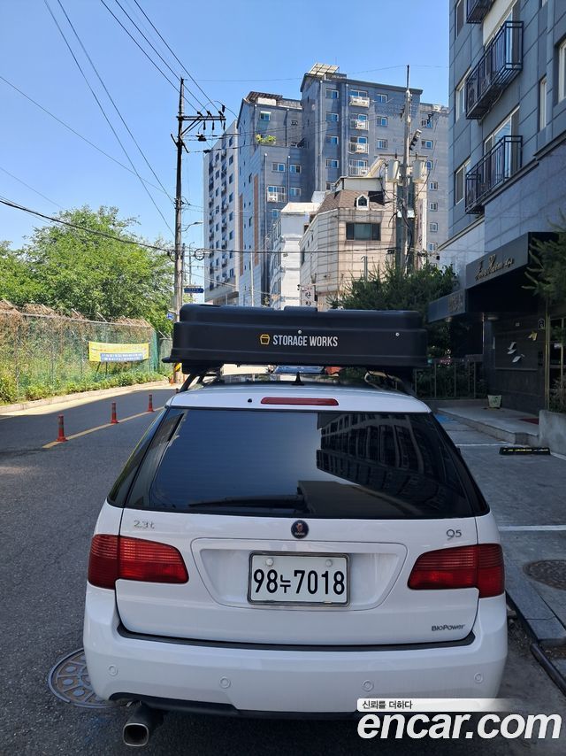 Saab 9-5 2010 — photo 2