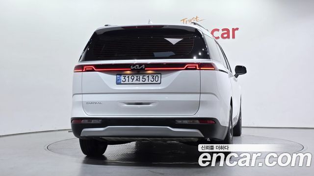 Kia Canival 2023 — photo 4
