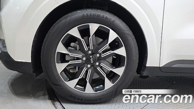 Kia Canival 2023 — photo 5