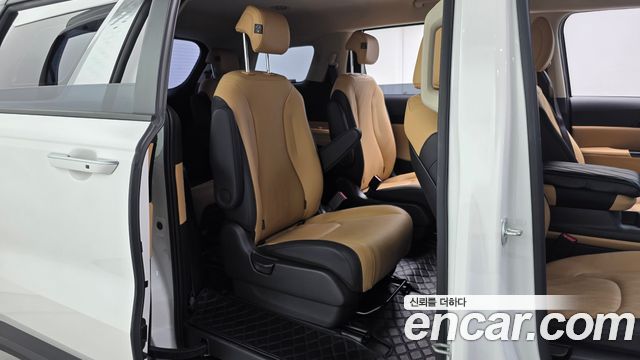 Kia Canival 2023 — photo 17