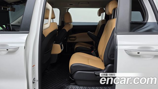 Kia Canival 2023 — photo 18