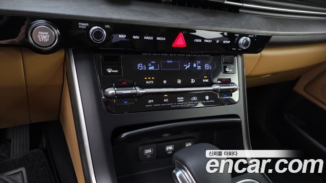 Kia Canival 2023 — photo 24