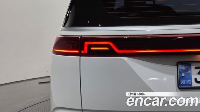 Kia Canival 2023 — photo 9