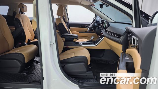 Kia Canival 2023 — photo 16