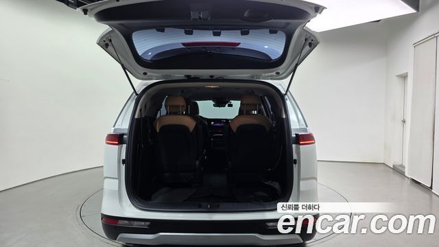 Kia Canival 2023 — photo 32