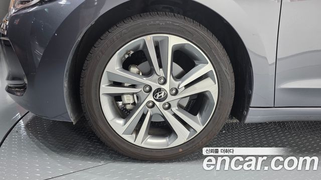 Hyundai AVANTE 2018 — photo 5