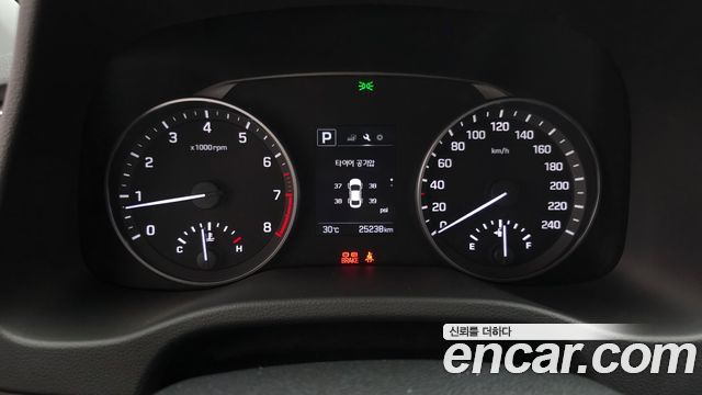 Hyundai AVANTE 2018 — photo 11
