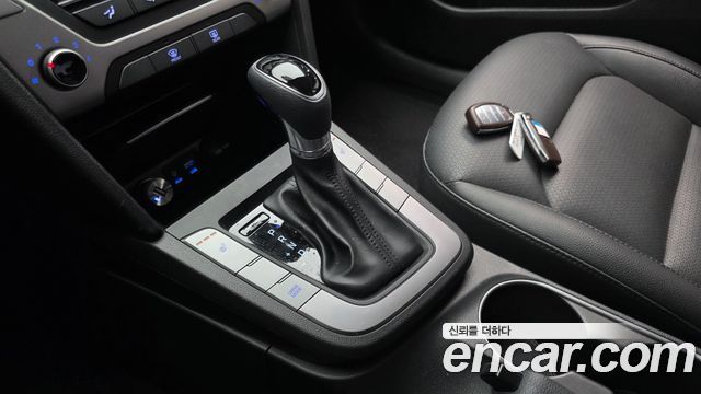 Hyundai AVANTE 2018 — photo 12