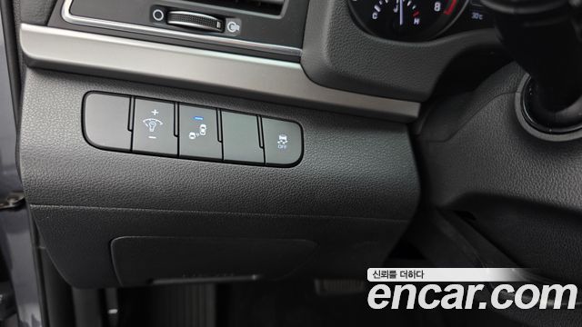Hyundai AVANTE 2018 — photo 25