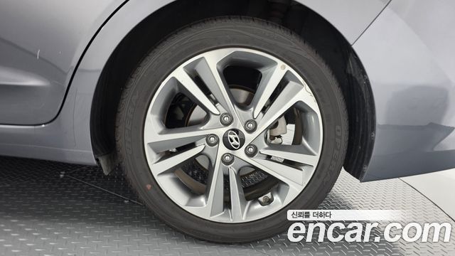 Hyundai AVANTE 2018 — photo 7